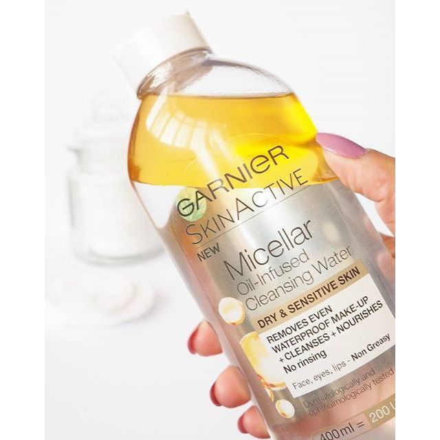 Nước tẩy trang vàng dầu Garnier Micellar Oil-Infused Cleansing Water
