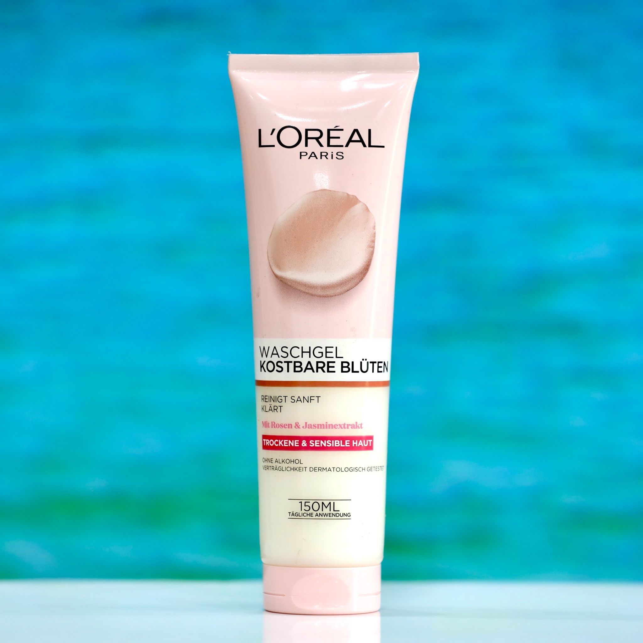 Sữa Rửa Mặt Loreal Chiết Xuất Hoa Hồng & Hoa Nhài dành Cho Da Khô & Nhạy Cảm tuýp 150ml