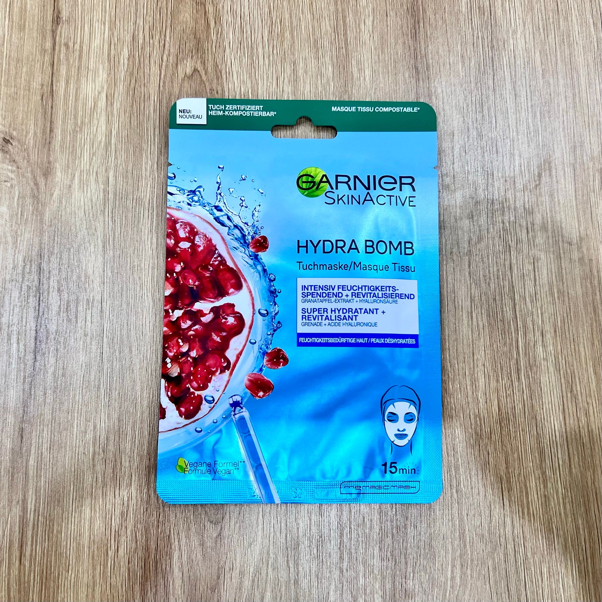 Mặt Nạ Dưỡng Da Garnier SkinActive Hydra Bomb Cấp Ẩm Cho Da Khô 1 Miếng