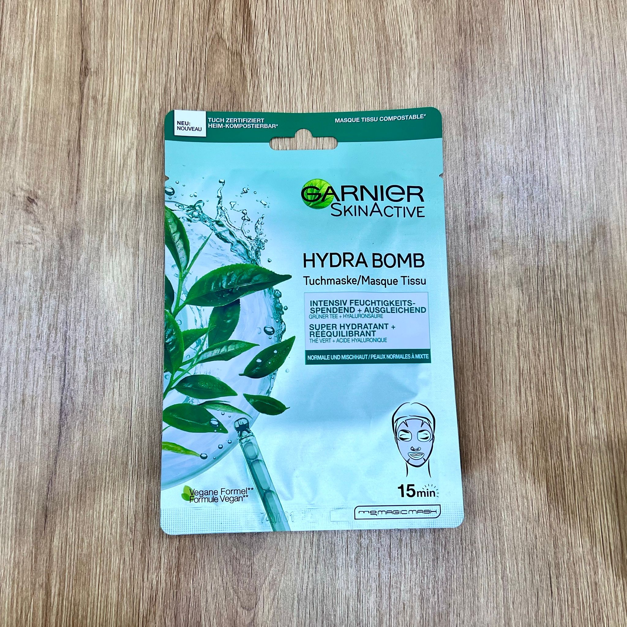 Mặt nạ giấy Garnier SkinActive Hydra Bomb Trà Xanh – Làm dịu và cấp nước da
