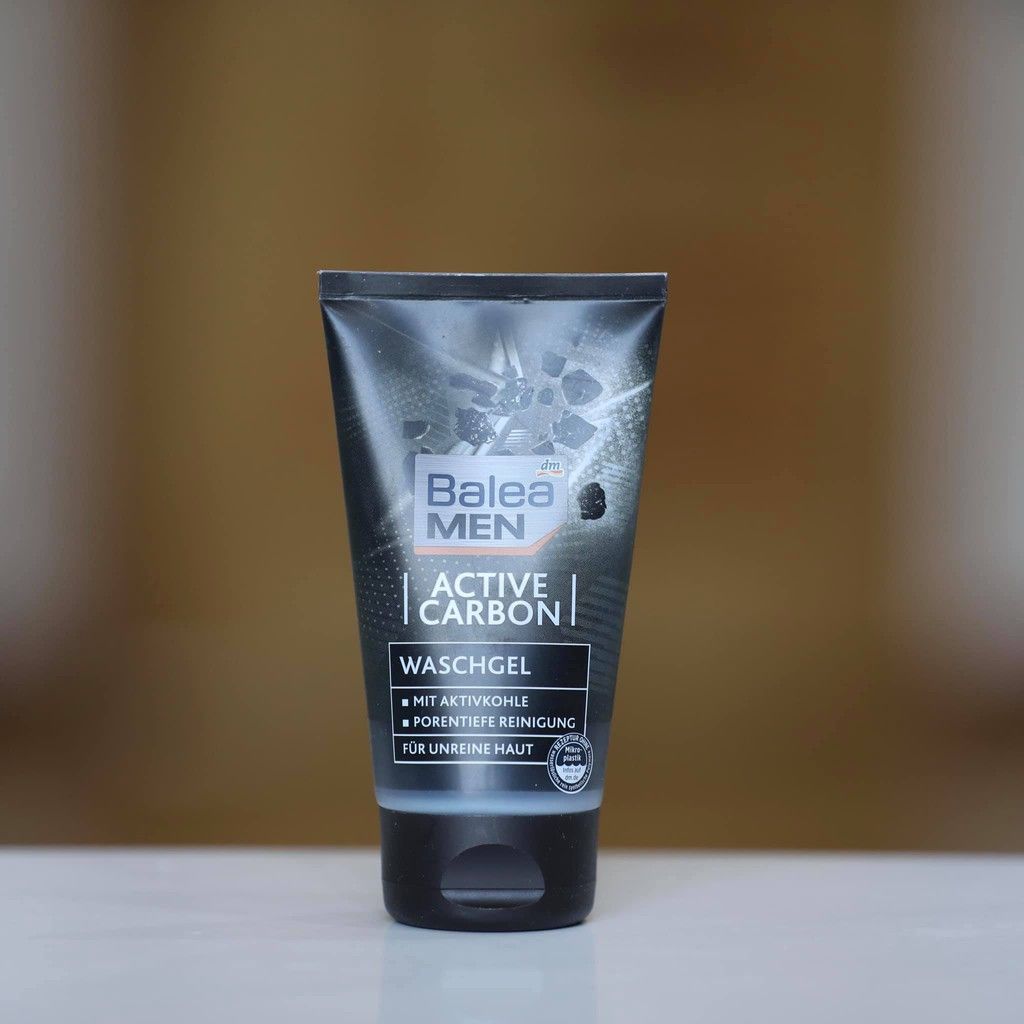 Sữa rửa mặt than hoạt tính dành cho nam giới Balea Men Active Carbon, 150ml