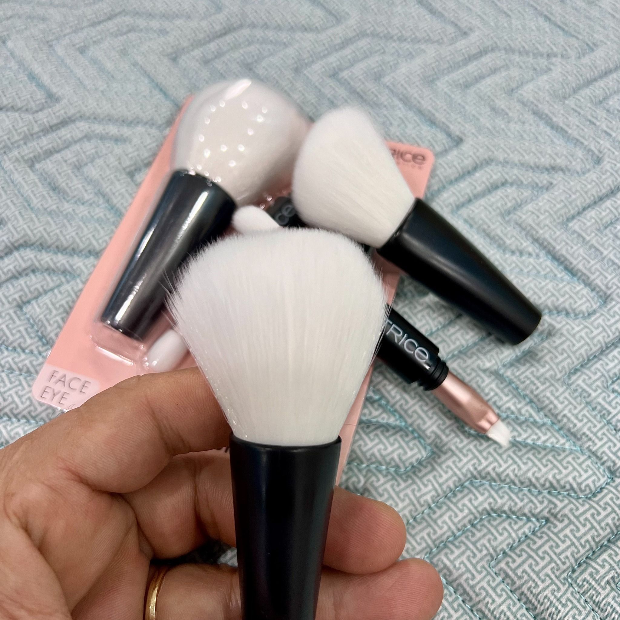 Set trang điểm Catrice 4in1