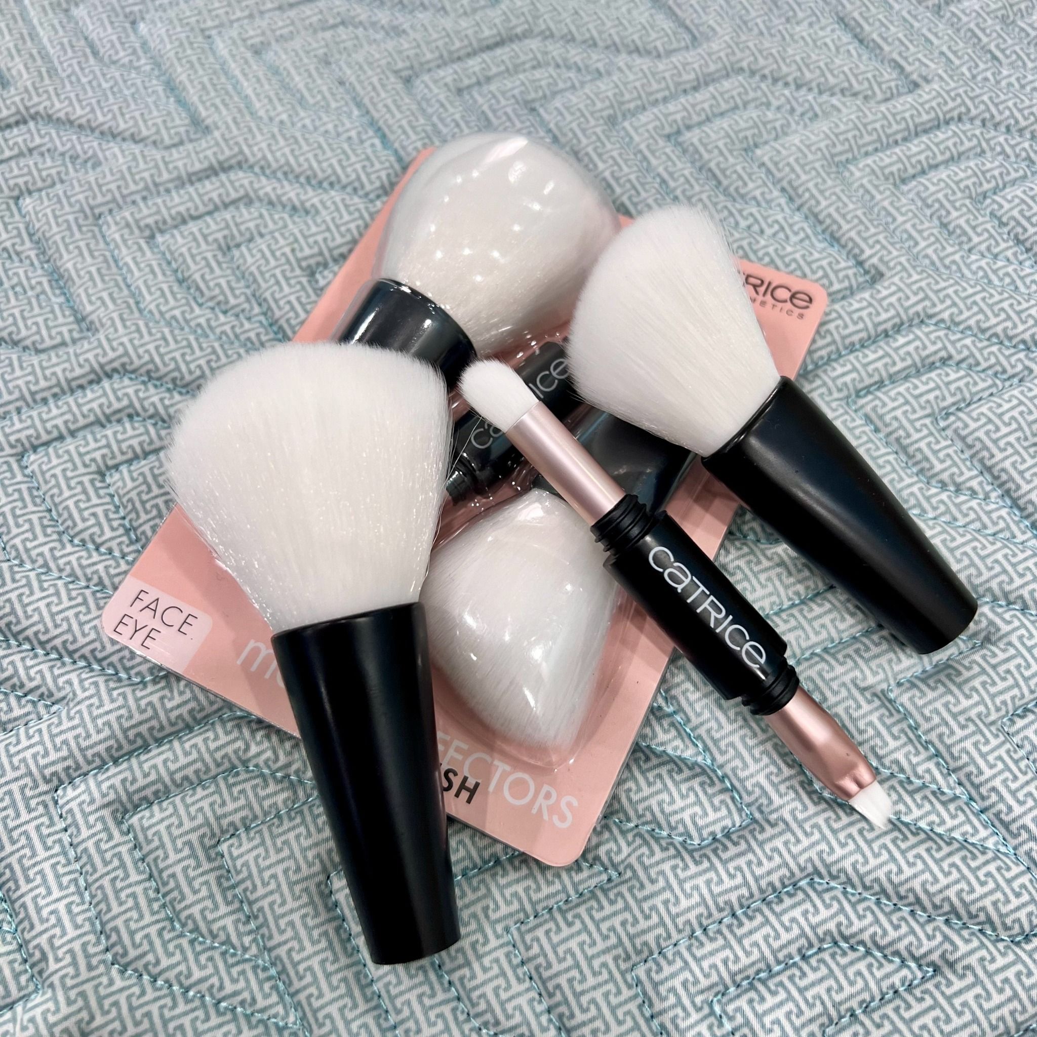 Set trang điểm Catrice 4in1