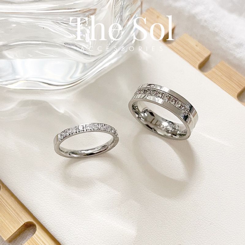 Nhẫn Đôi Titan Half Diamond
