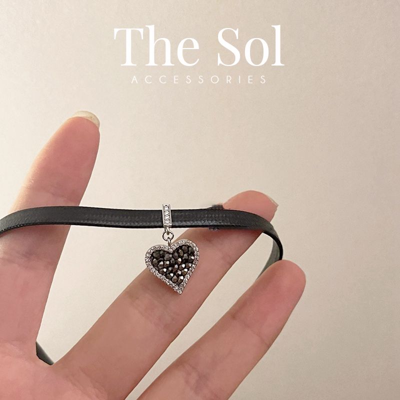 Choker Hàn Quốc Bling Black Heart