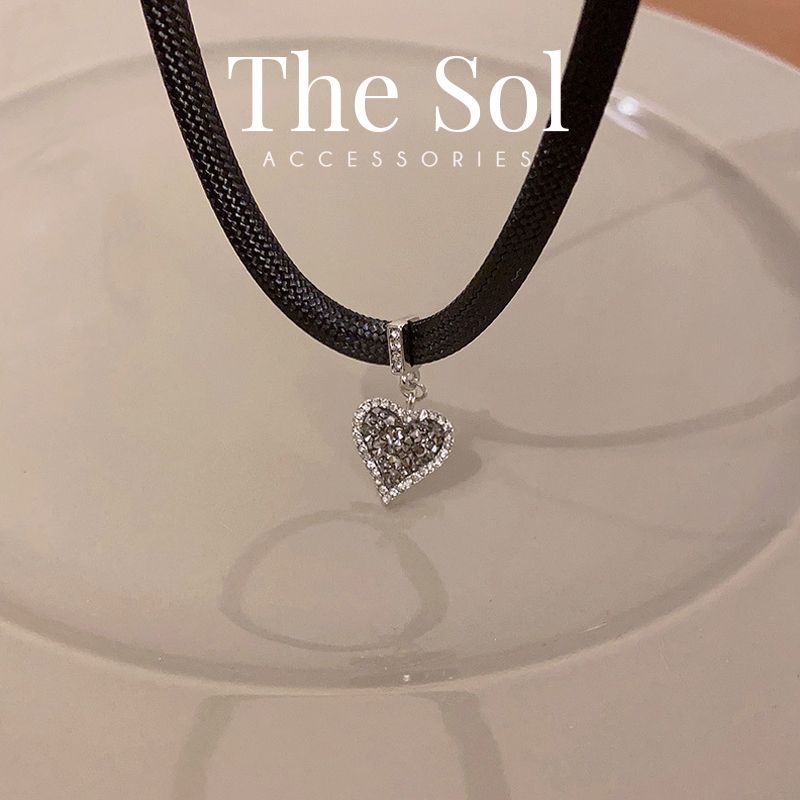 Choker Hàn Quốc Bling Black Heart