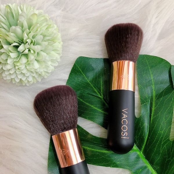 CỌ PHỦ ĐẦU TRÒN BỎ TÚI VACOSI SHORT POWDER & BLUSH BRUSH - M05