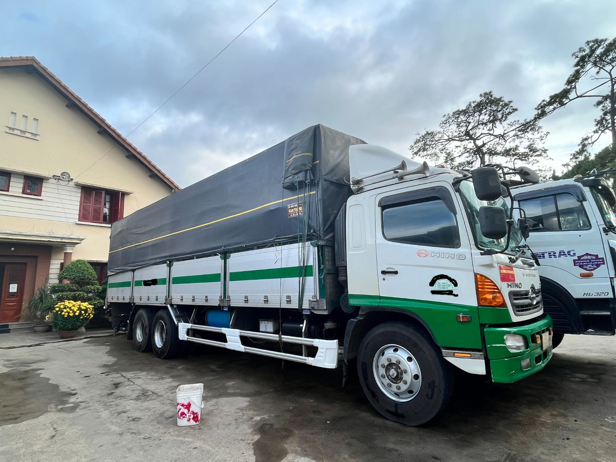 <b>(ĐÃ BÁN)<b> Xe Tải HINO FL 3 Chân 15 Tấn 2015 thùng 9m2 (Ô tô đã qua sử dụng)</b></b>