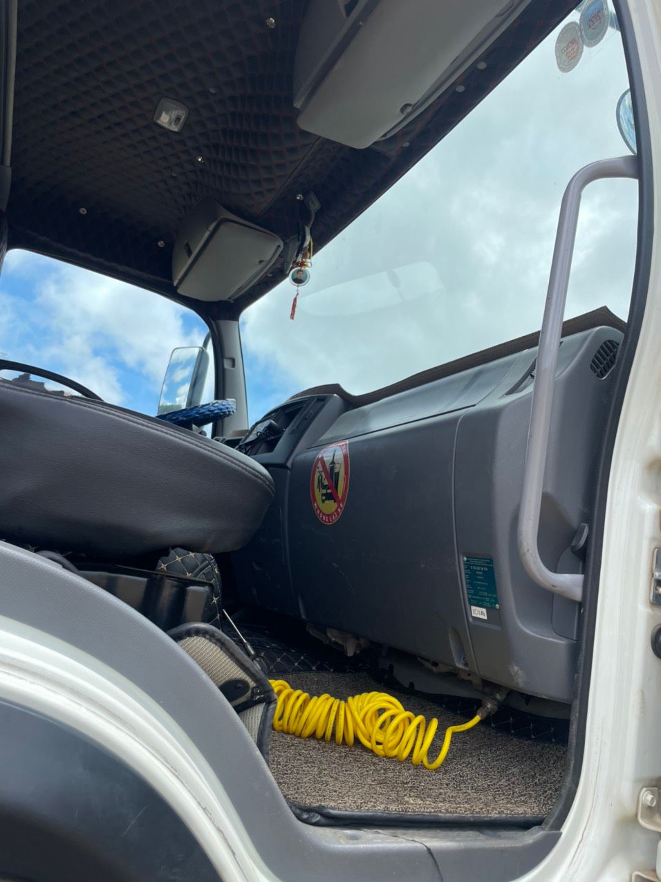 <b>(ĐÃ BÁN)<b>Xe tải ISUZU FVM 15 tấn , 3 chân, thùng 9m3 đời 2019 (Ô tô đã qua sử dụng)</b></b>