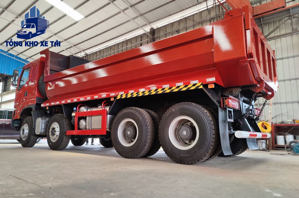 Xe Ben 4 Chân CHENGLONG Thùng Vát U Cầu Dầu
