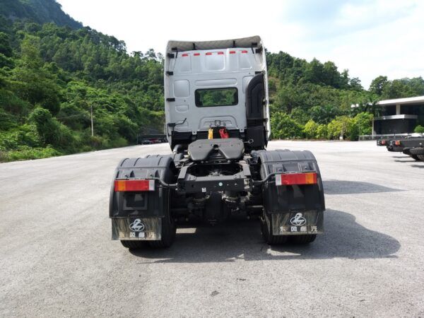 XE ĐẦU KÉO CHENGLONG H7 420HP (CẦU LÁP)