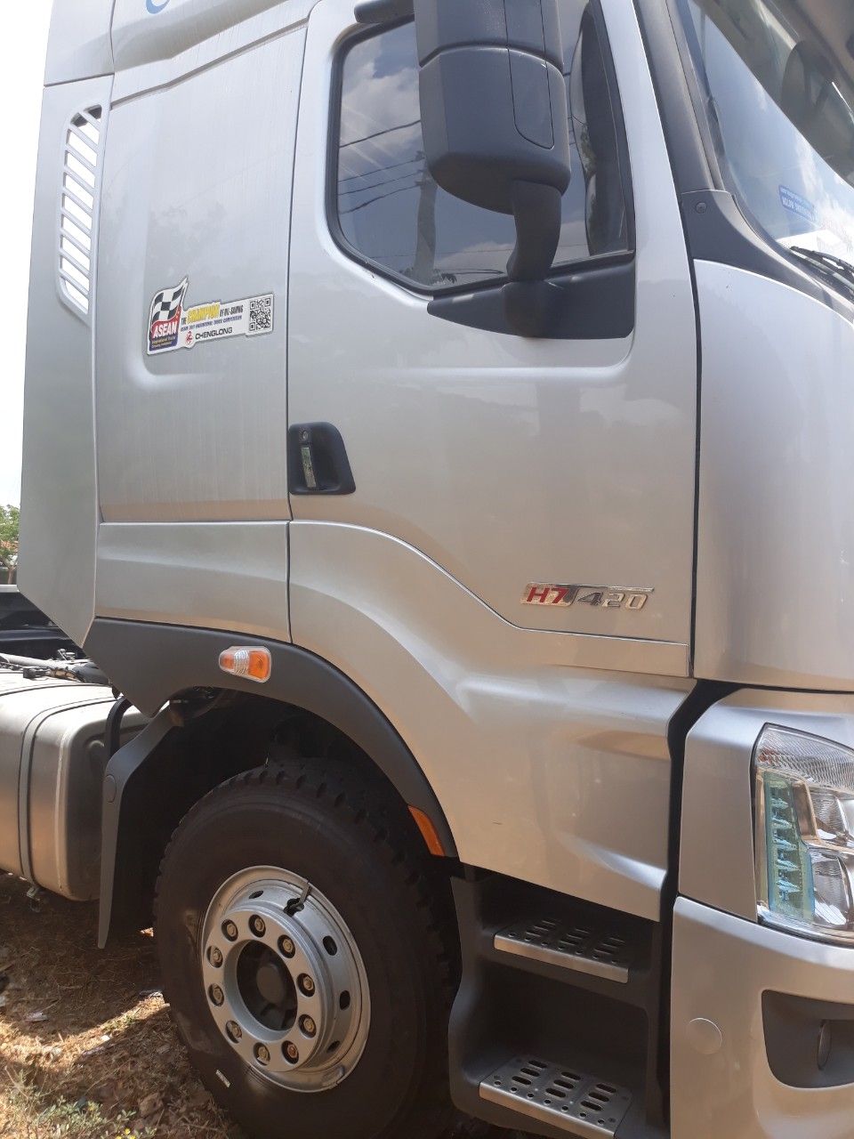 XE ĐẦU KÉO CHENGLONG H7 420HP (CẦU LÁP)