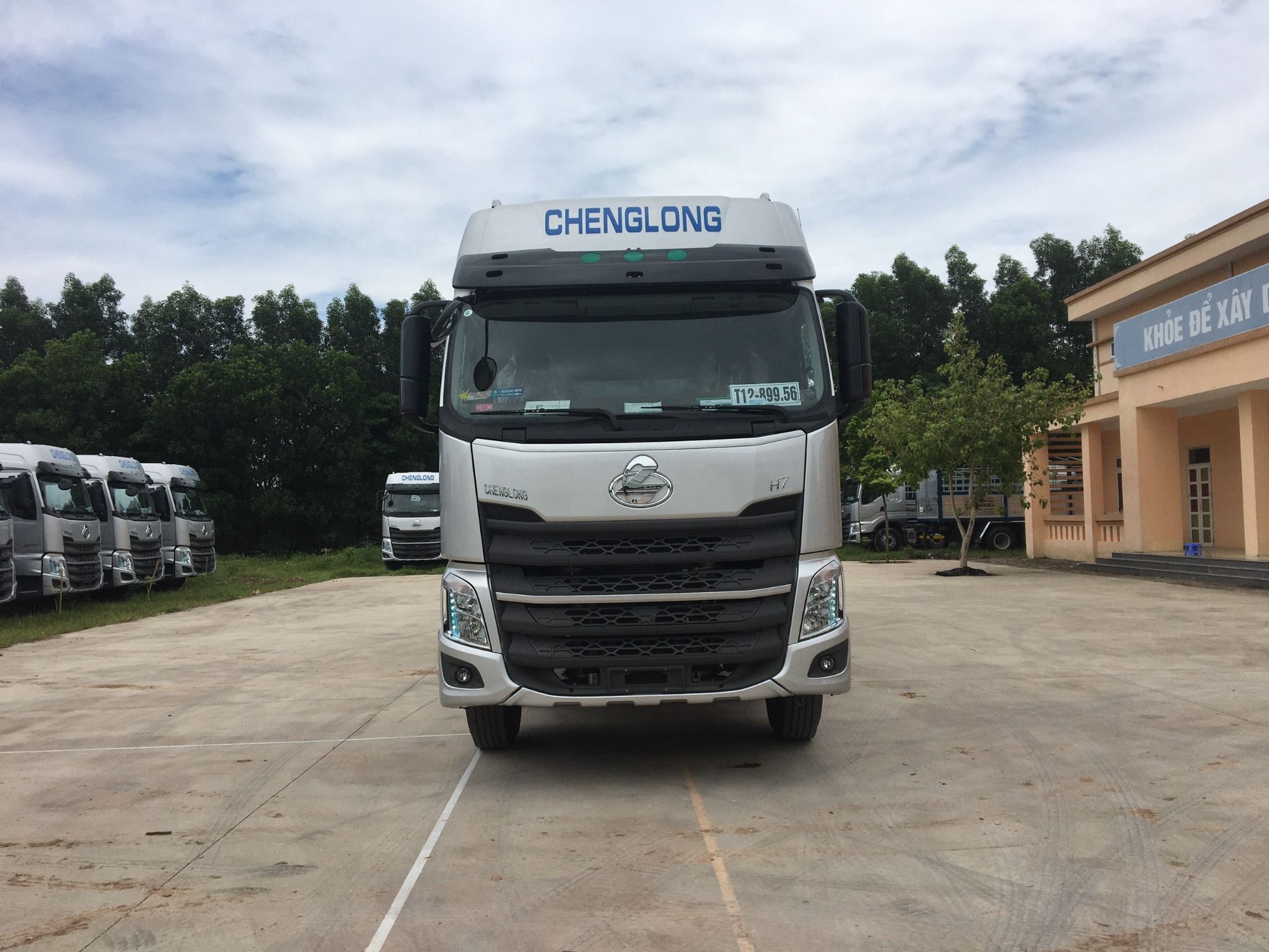  Xe Tải Thùng CHENGLONG H7 10X4 350HP 