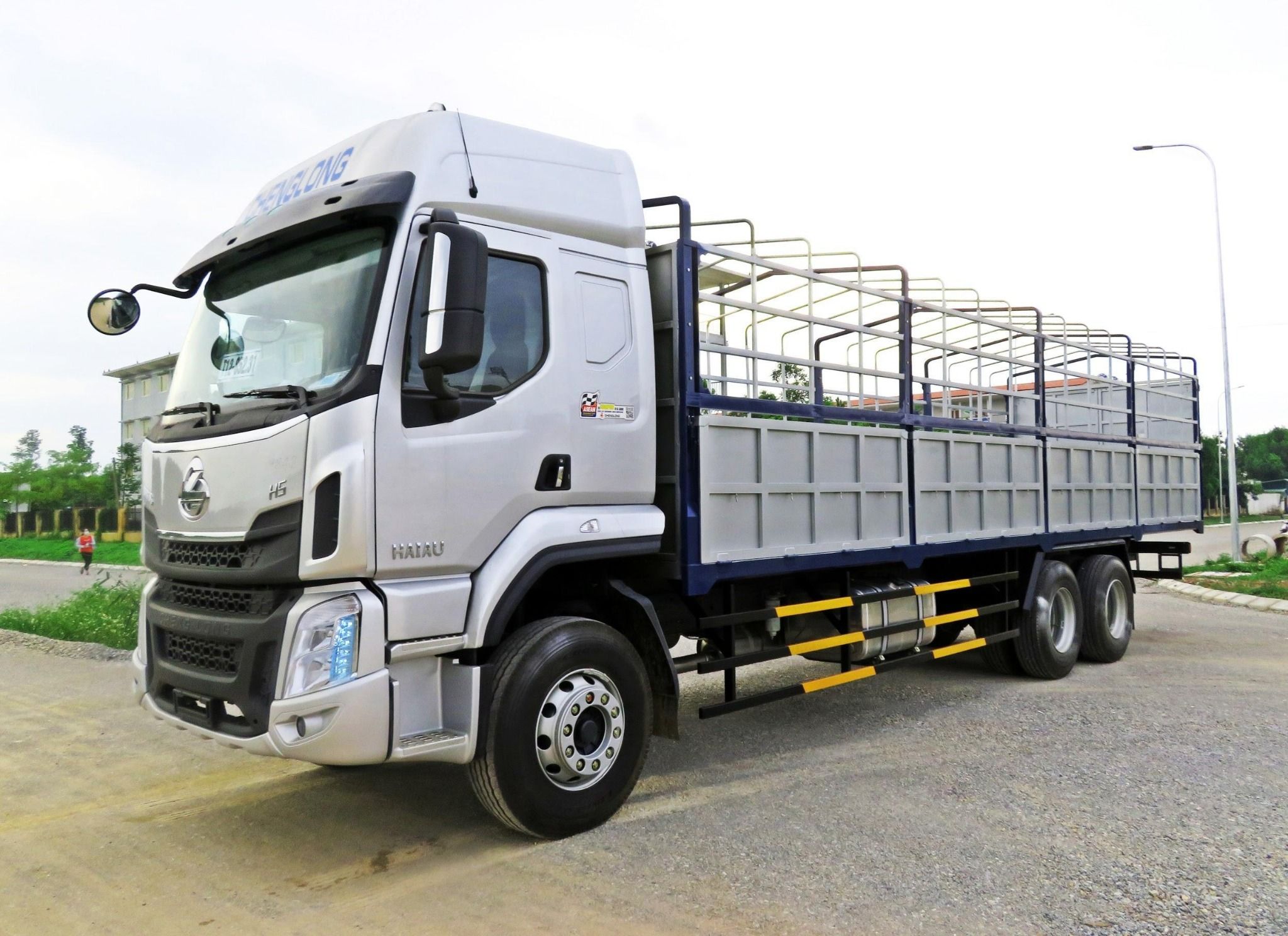 CHENGLONG Xe tải thùng H5 6×4 270HP