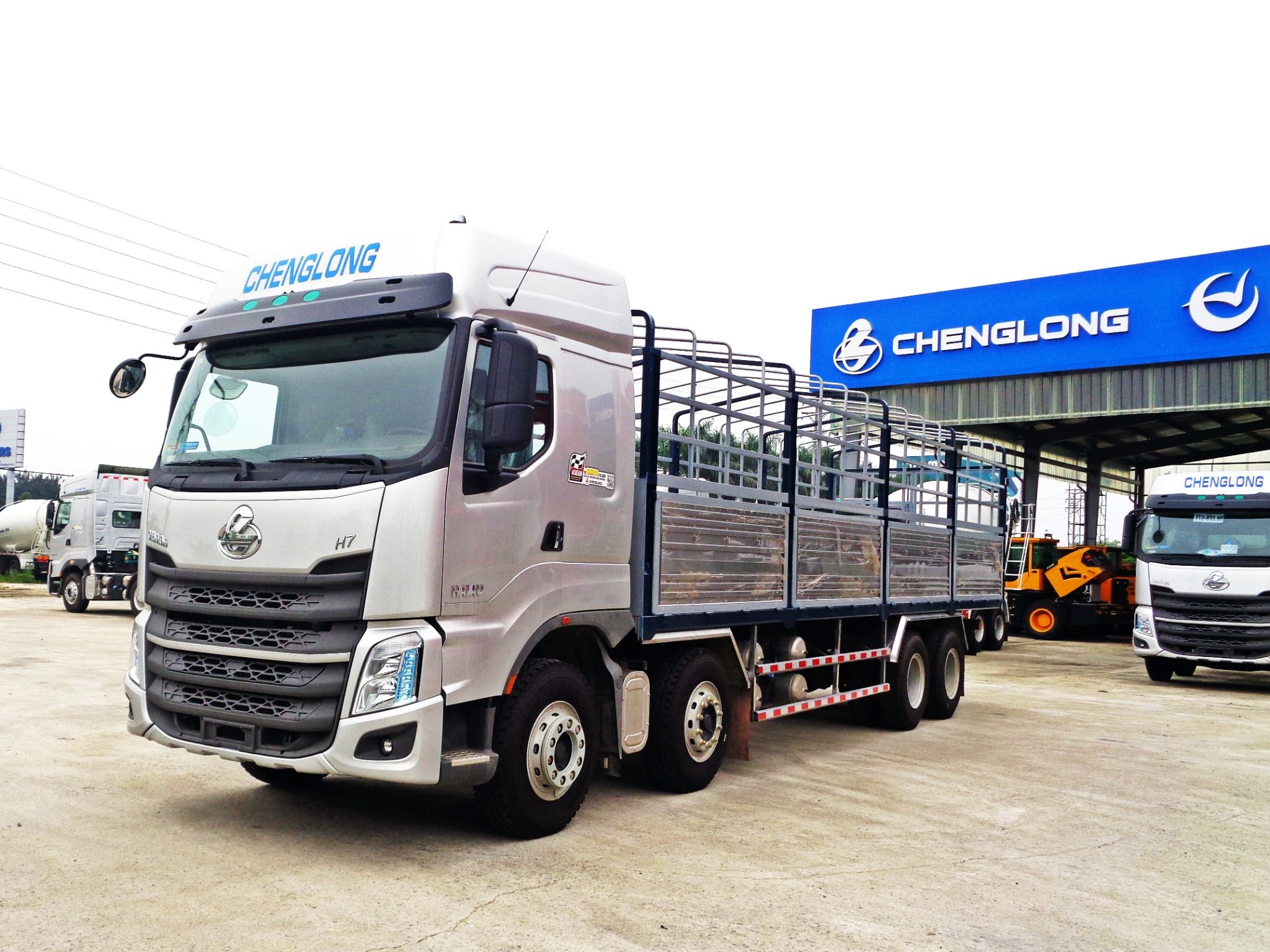  XE TẢI THÙNG CHENGLONG H7 8×4 330HP 