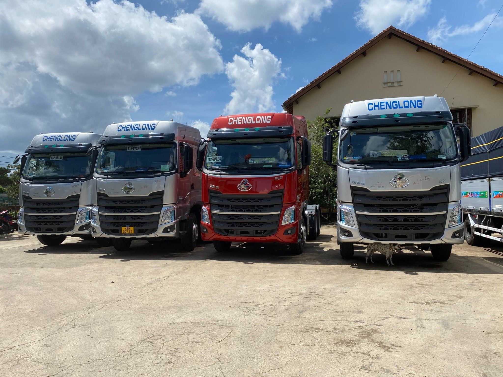 XE ĐẦU KÉO CHENGLONG H7 420HP (CẦU LÁP)