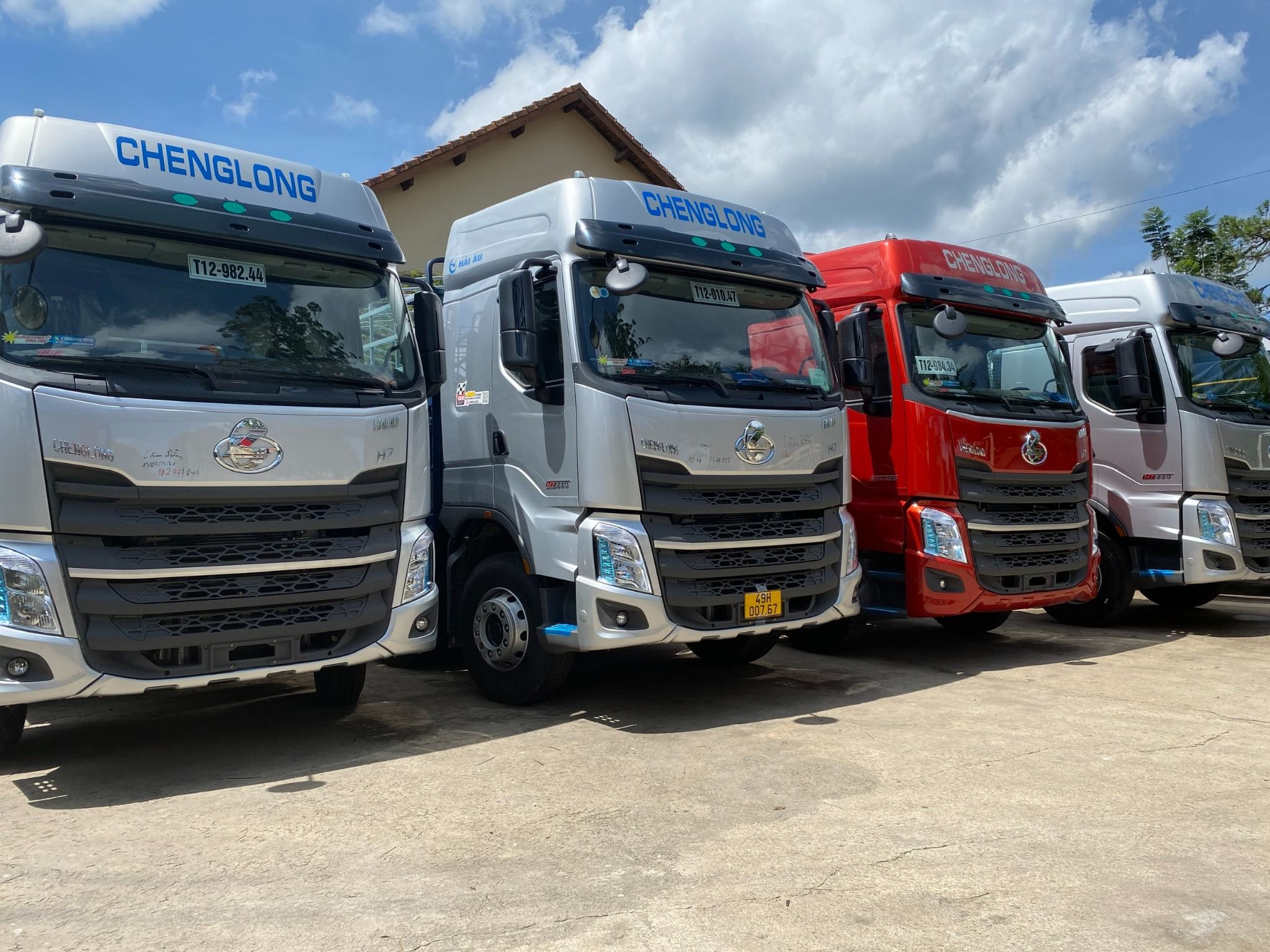 XE ĐẦU KÉO CHENGLONG H7 420HP (CẦU LÁP)