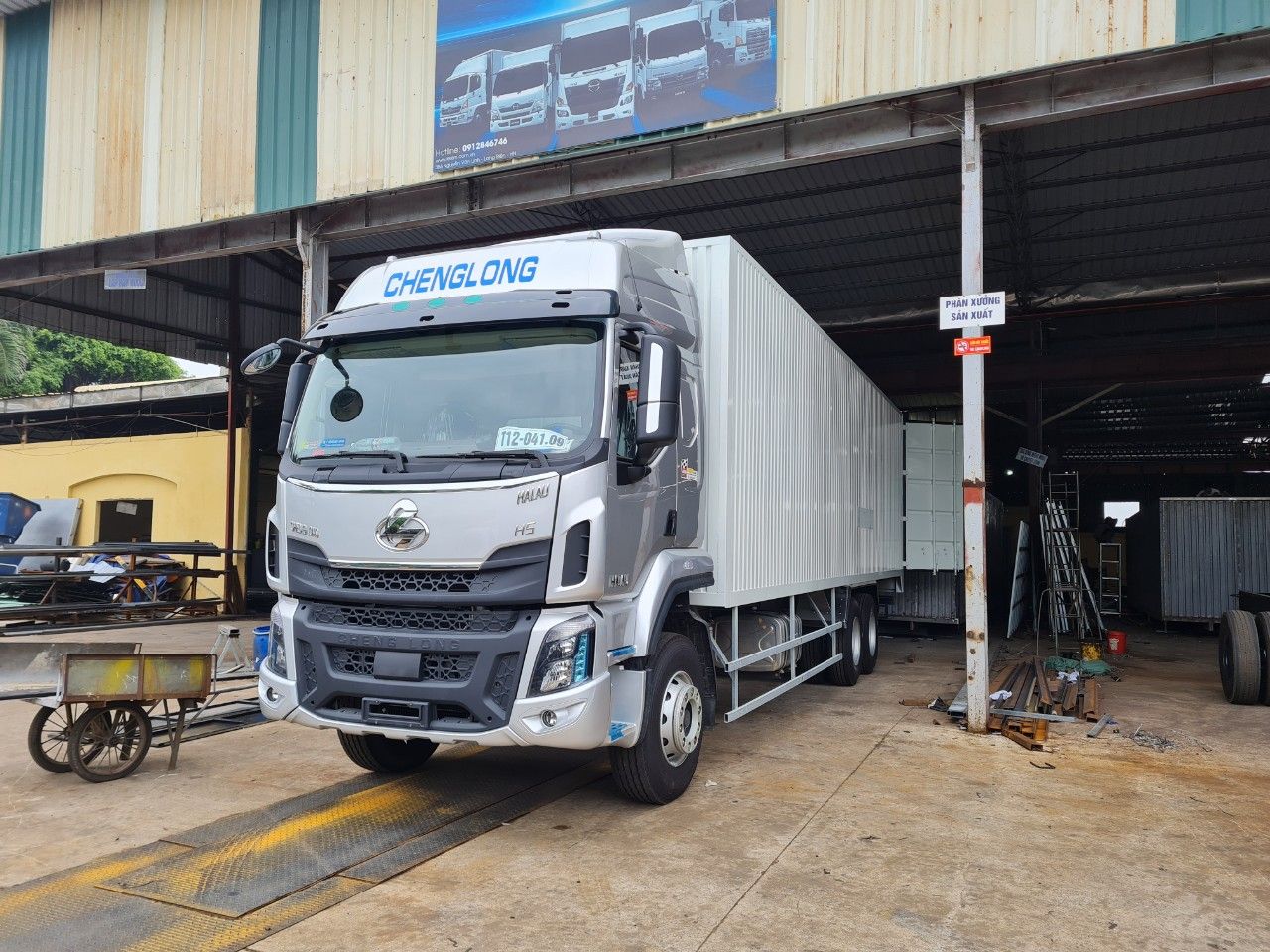 Xe tải chenglong 3 chân H5 (6X2R)