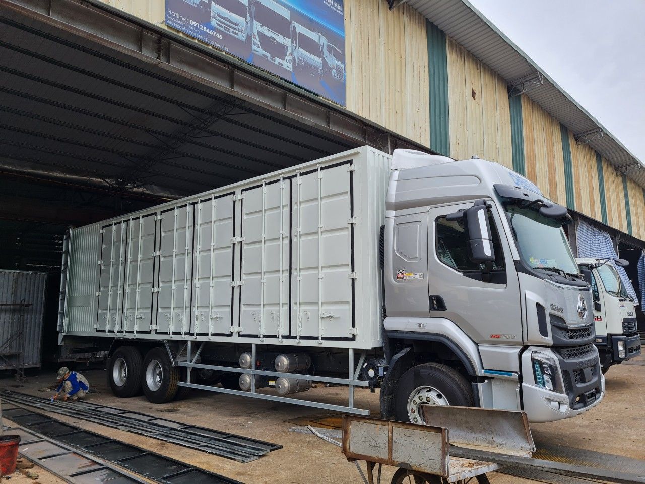 Xe tải chenglong 3 chân H5 (6X2R)