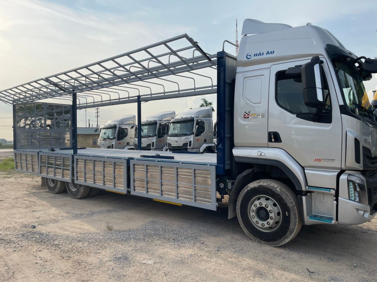 Xe tải chenglong 3 chân H5 (6X2R)