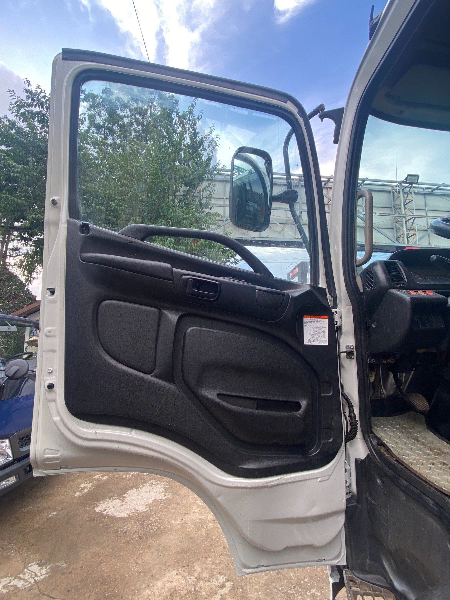 <b>(ĐÃ BÁN)<b> Xe Tải HINO FL 3 Chân 15 Tấn 2015 thùng 9m2 (Ô tô đã qua sử dụng)</b></b>