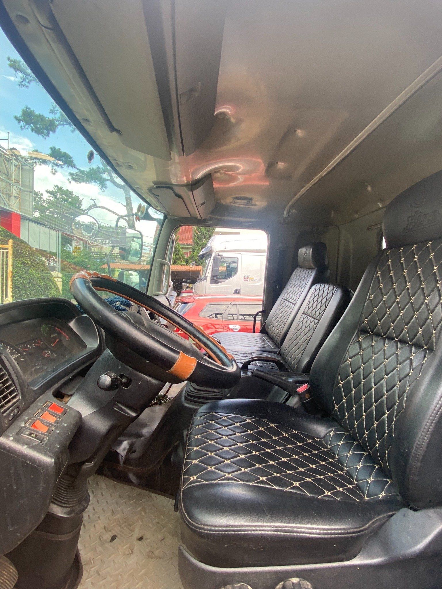 <b>(ĐÃ BÁN)<b> Xe Tải HINO FL 3 Chân 15 Tấn 2015 thùng 9m2 (Ô tô đã qua sử dụng)</b></b>