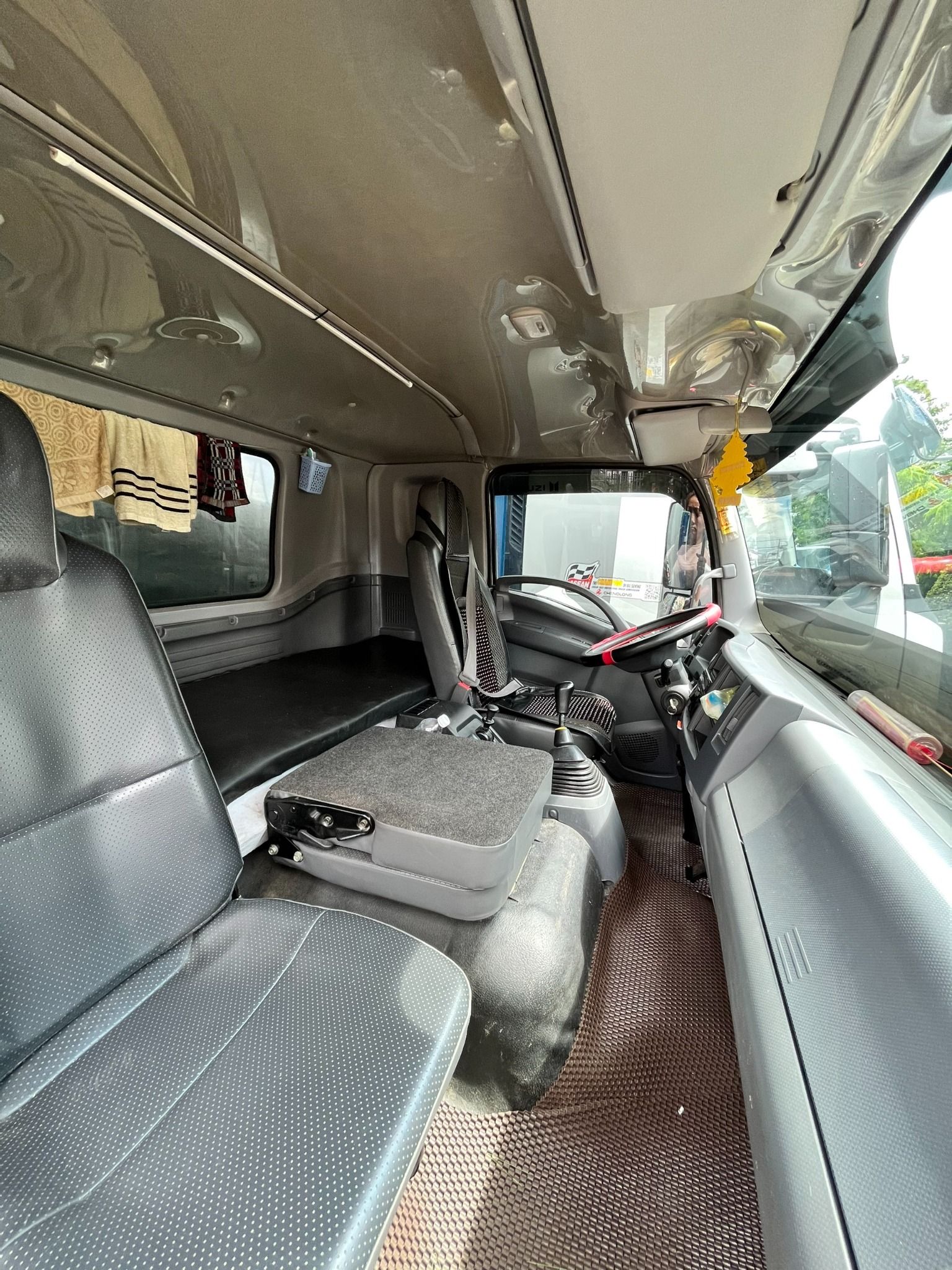 <b>(ĐÃ BÁN)<b> Xe tải ISUZU FVM 15 tấn , 3 chân, thùng 9m3 đời 2021 (Ô tô đã qua sử dụng)</b></b>