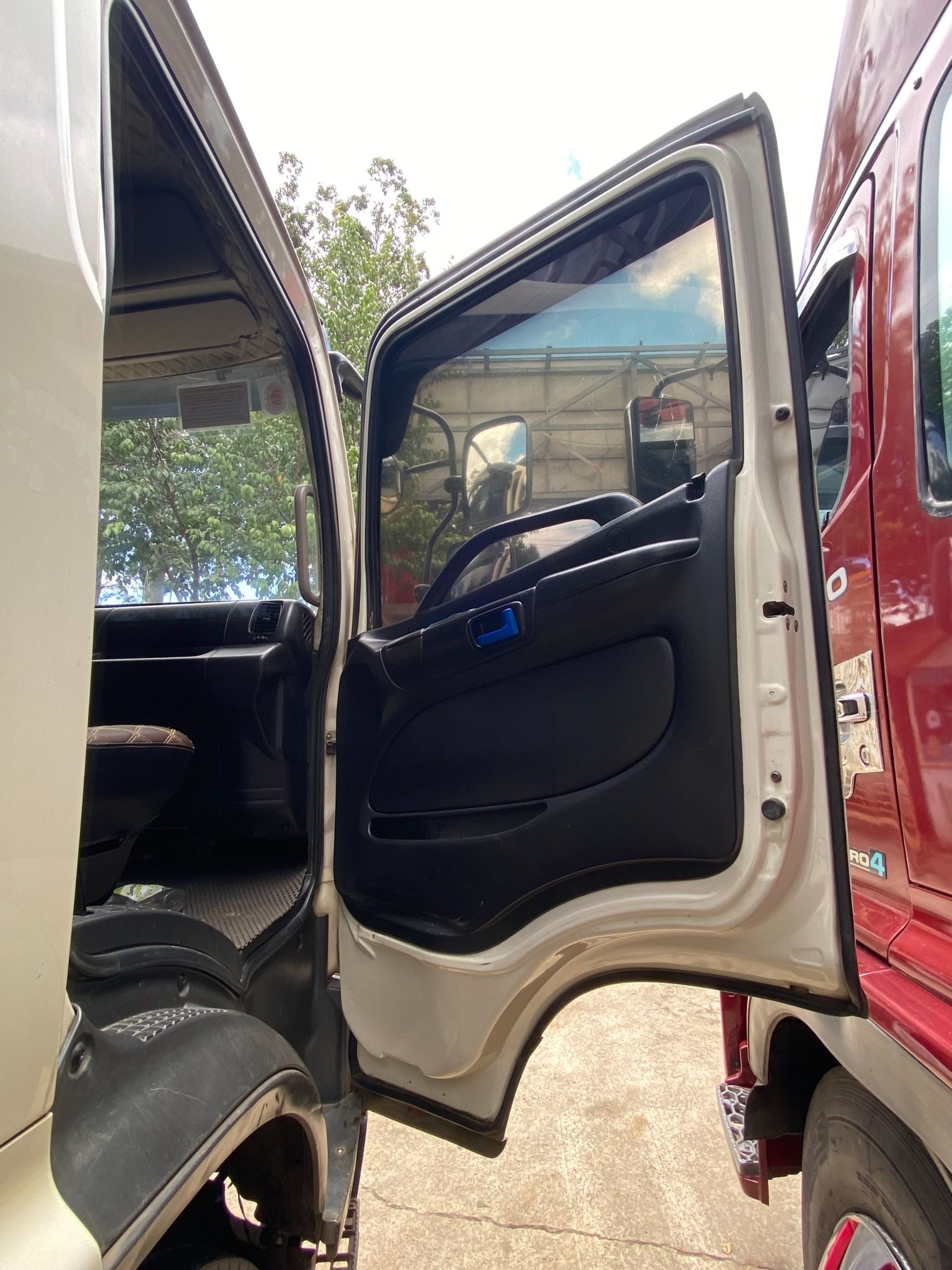 <b>(ĐÃ BÁN)<b> Xe Tải HINO FL 3 Chân 15 Tấn 2015 thùng 9m2 (Ô tô đã qua sử dụng)</b></b>