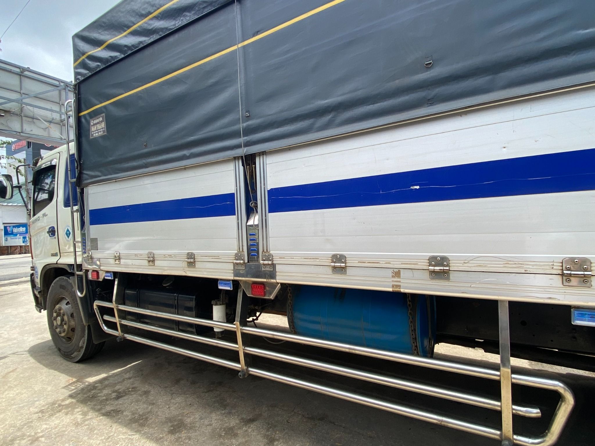 <b>(ĐÃ BÁN)<b> Xe Tải HINO FL 3 Chân 15 Tấn 2015 thùng 9m2 (Ô tô đã qua sử dụng)</b></b>