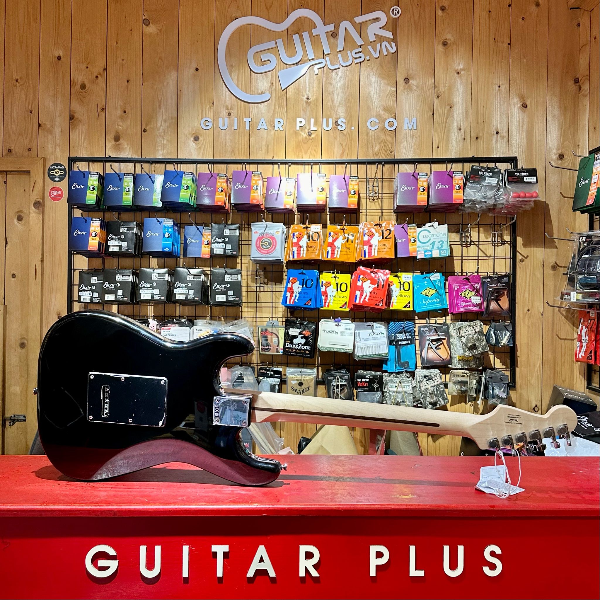 Guitar Điện Squier Sonic Strat HSS MN BPG BLK