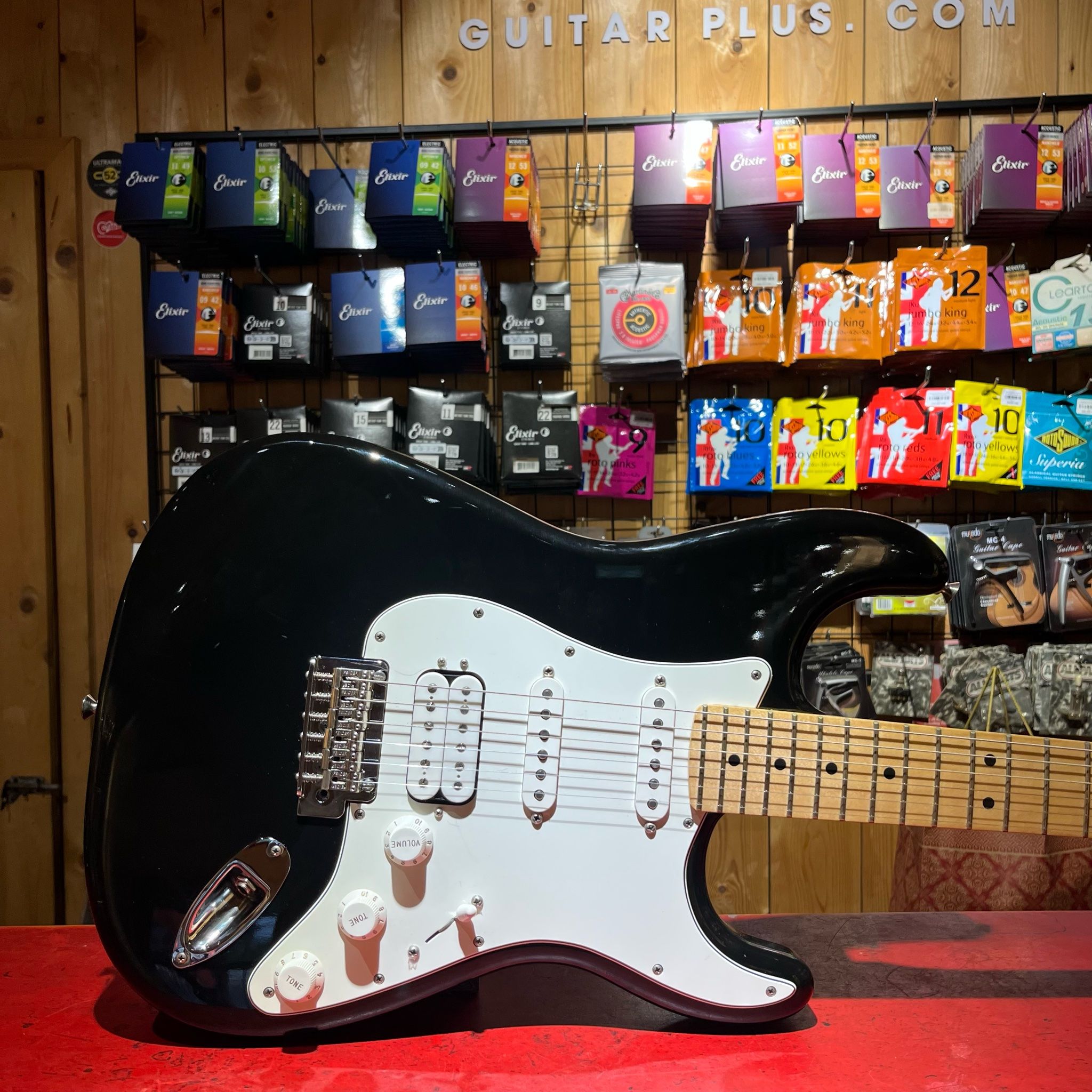 Fender Player HSS Stratocaster Electric Guitar, Maple FB, Black