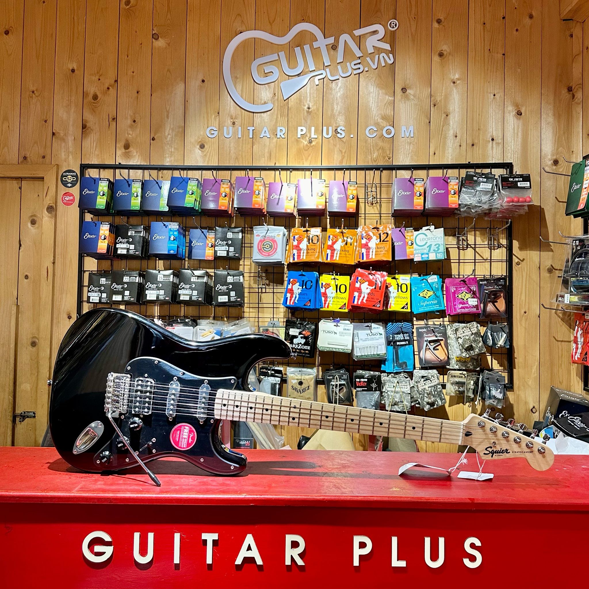 Guitar Điện Squier Sonic Strat HSS MN BPG BLK