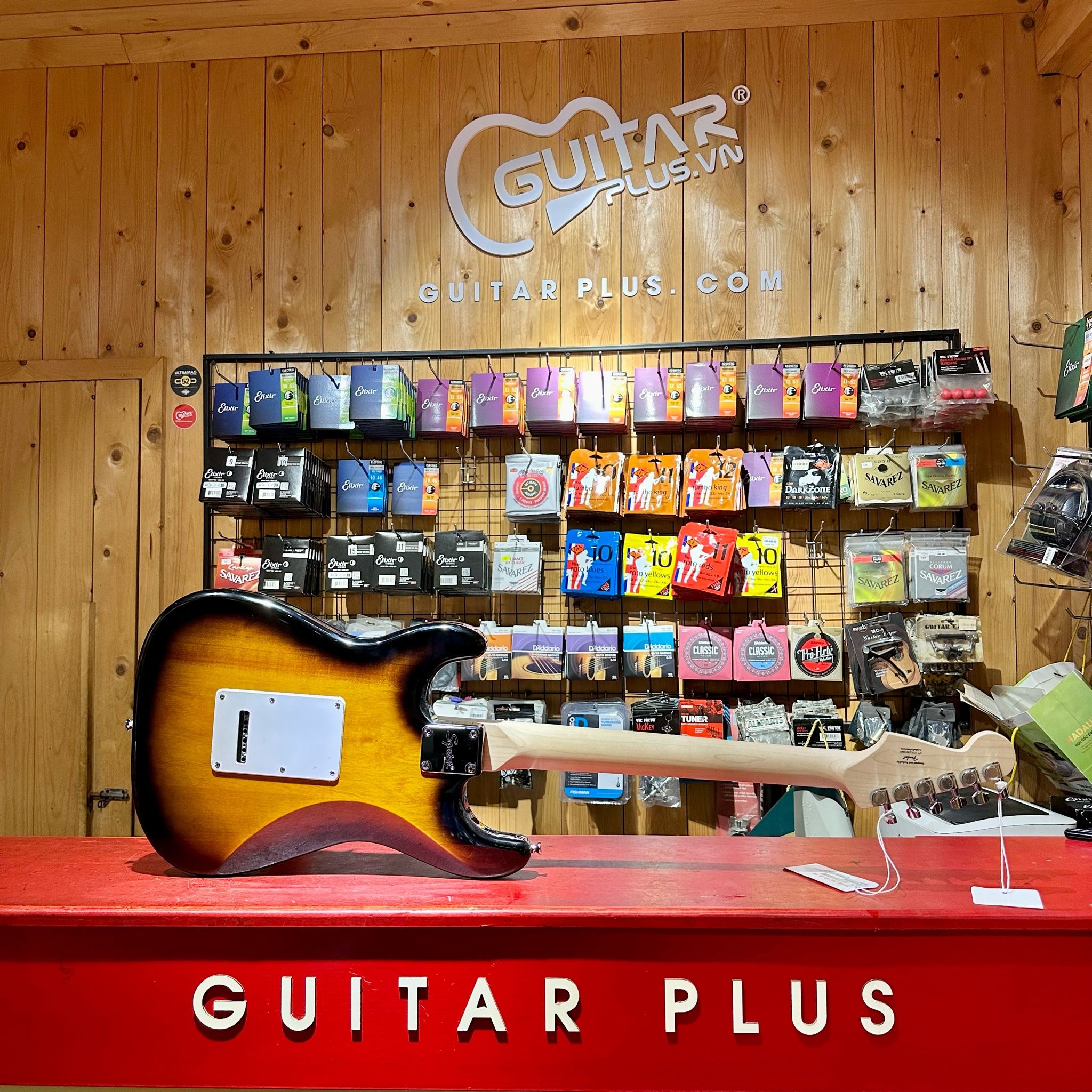 Guitar điện Squier Sonic HSS Maple Sunburst
