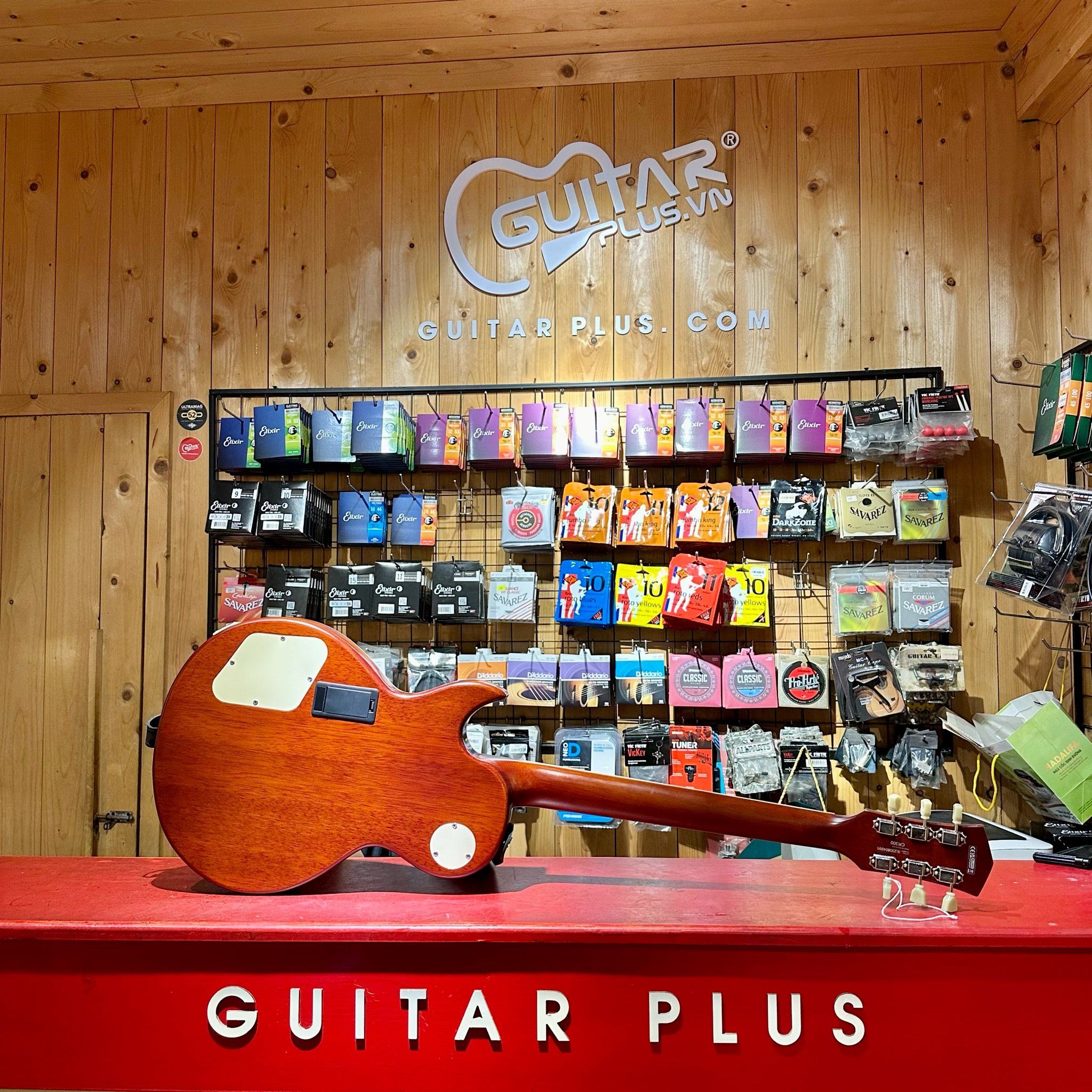 Guitar điện Cort CR300 Aged Vintage Burst