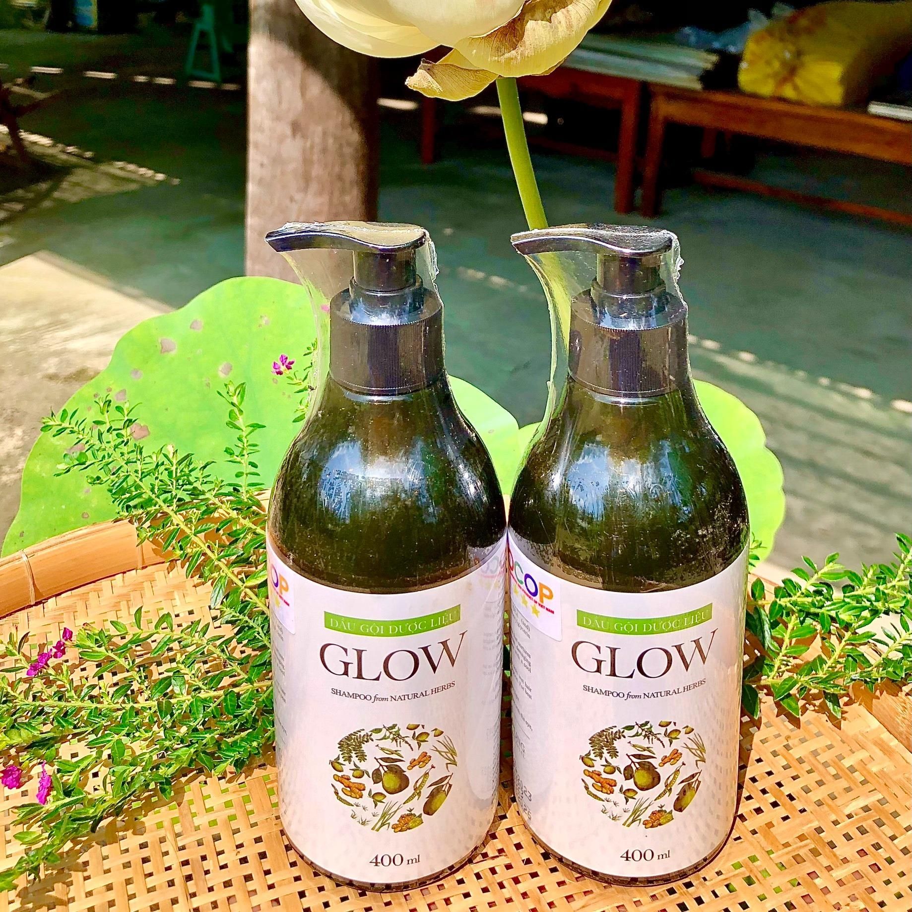 Dầu gội dược liệu GLOW 400ml được chiết xuất từ bồ kết, hương nhu tía, mần trầu, chanh, sả, gừng, vỏ bưởi