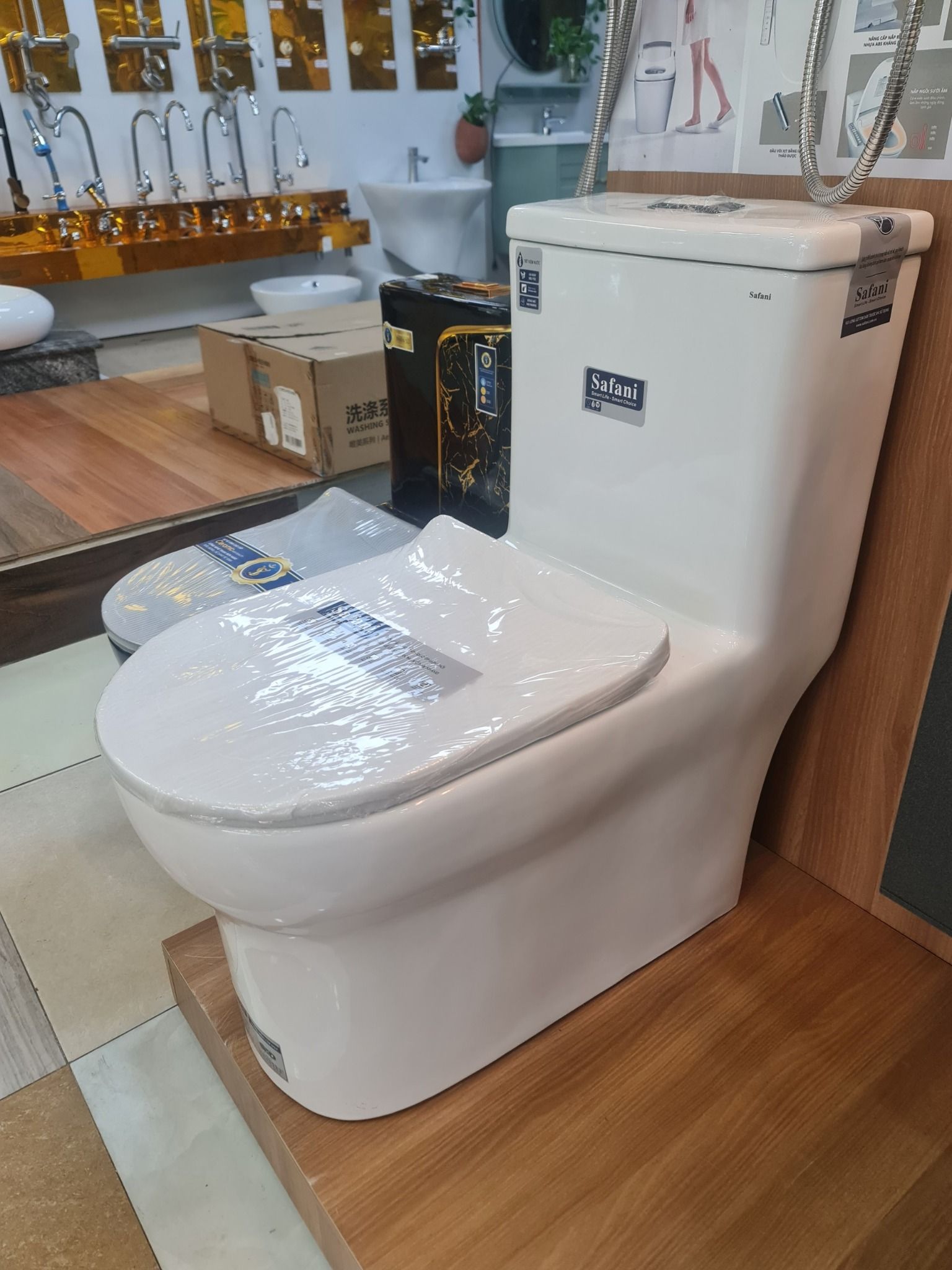 Bàn cầu SAFANI SA-1704