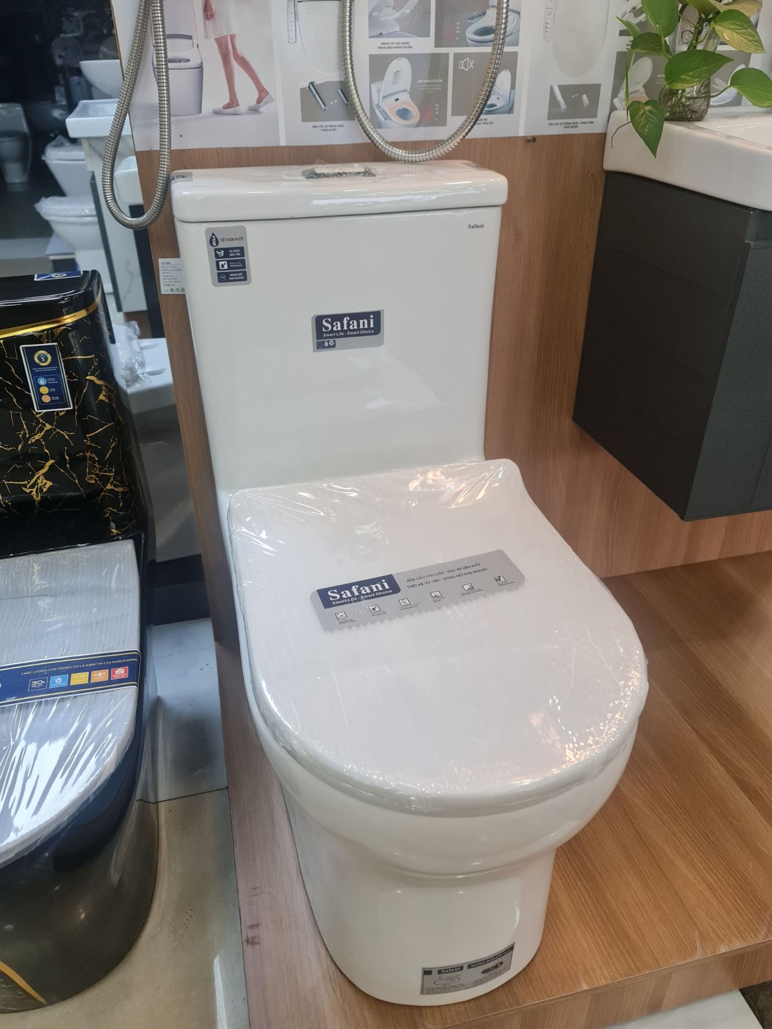 Bàn cầu SAFANI SA-1704