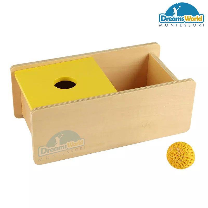 Giáo Cụ Montessori - Hộp trượt và quả bóng len - tấm màu vàng lật qua lật lại hai bên - Imbucare Box With Flip Lid - Knit ball