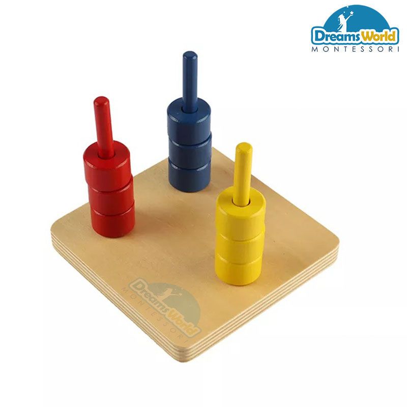 Giáo Cụ Montessori - 3 đĩa tròn khác màu trên 3 trục thẳng đứng - Colored Discs on 3 Colored Dowels-beech basic