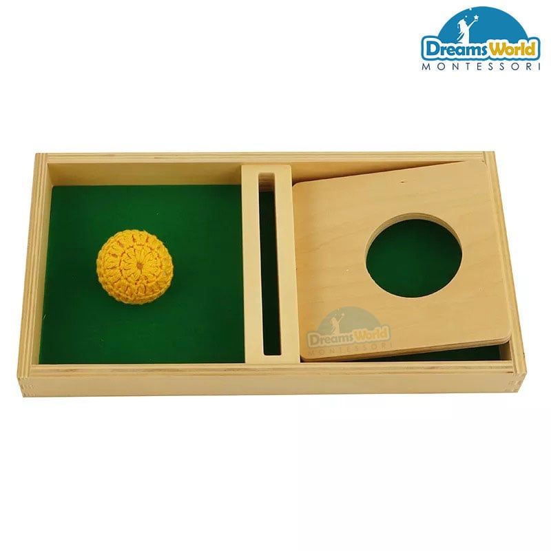 Giáo Cụ Montessori - Luồn quả bóng len - Imbucare board with Kint ball