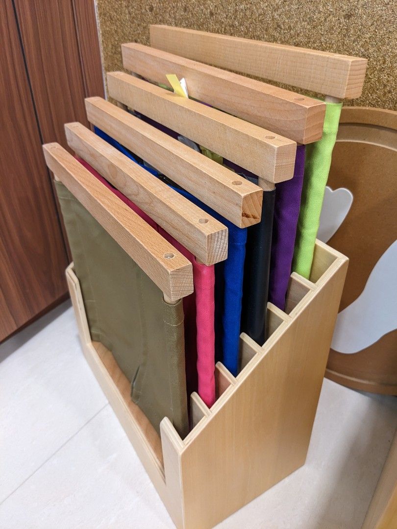 Giáo cụ Montessori - Kệ đựng 6 khung áo - Dressing Frame Stand For 6 Frames