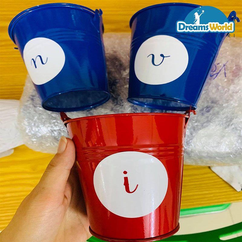 Giáo cụ Montessori - Xô âm viết thường - Sound bucket for lowercase letters
