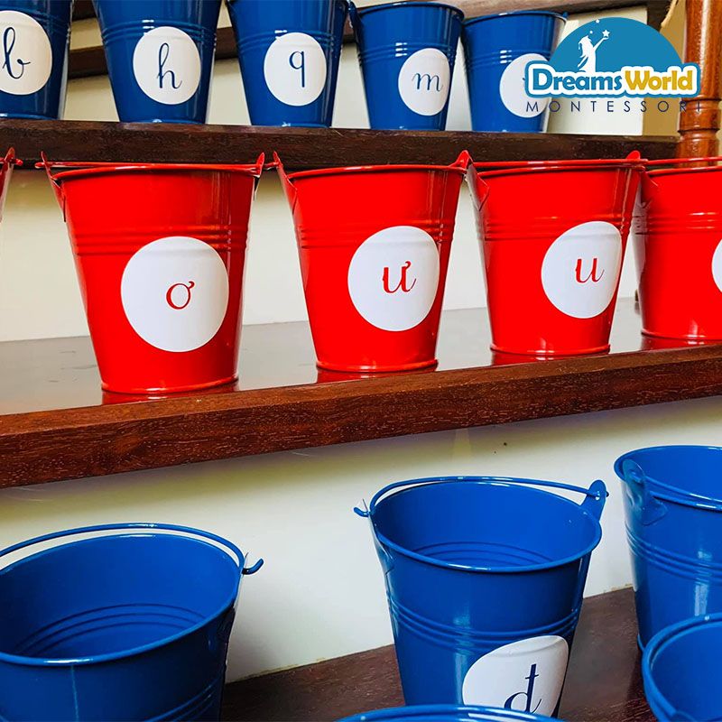 Giáo cụ Montessori - Xô âm viết thường - Sound bucket for lowercase letters