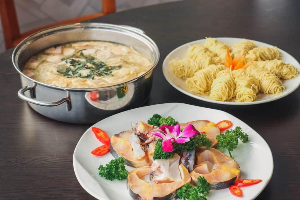 Lẩu Cá Tầm Khoai Môn