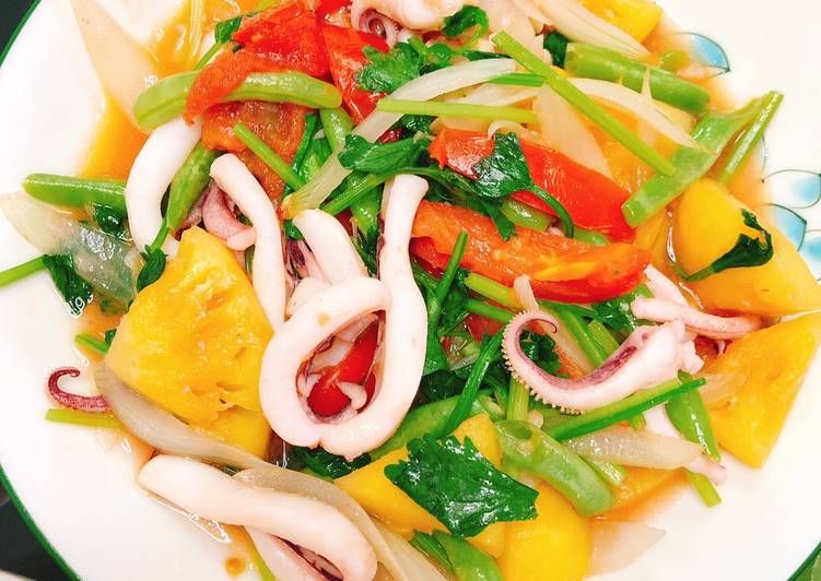 Mực Xào Hành Cần