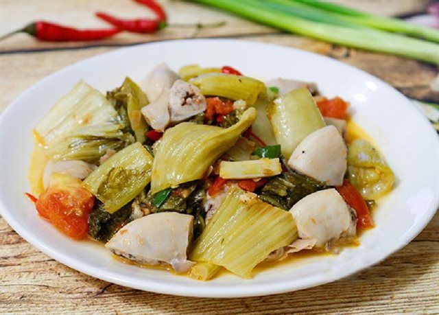 Dồi Trường Xào Cải Chua