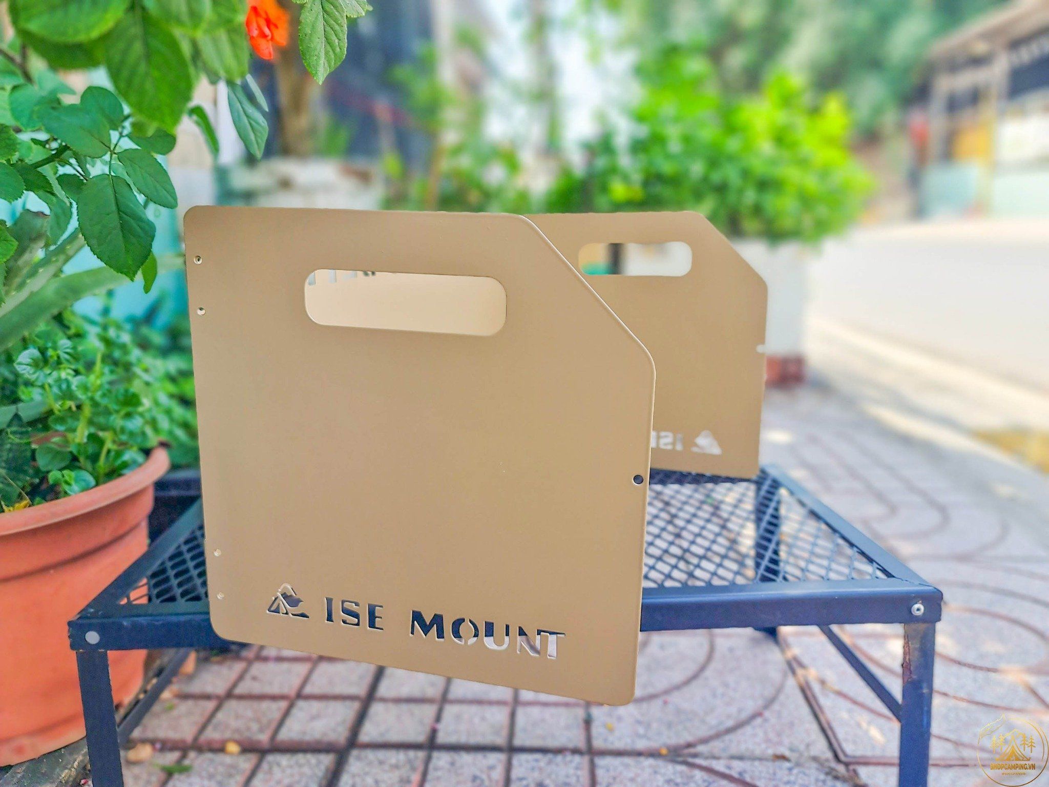 Chắn gió gấp gọn ISE MOUNT kèm túi đựng dành cho cắm trại dã ngoại