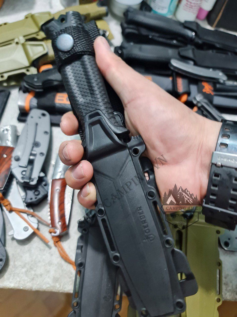 Dao phượt sinh tồn, dao đa năng Gerber strongarm