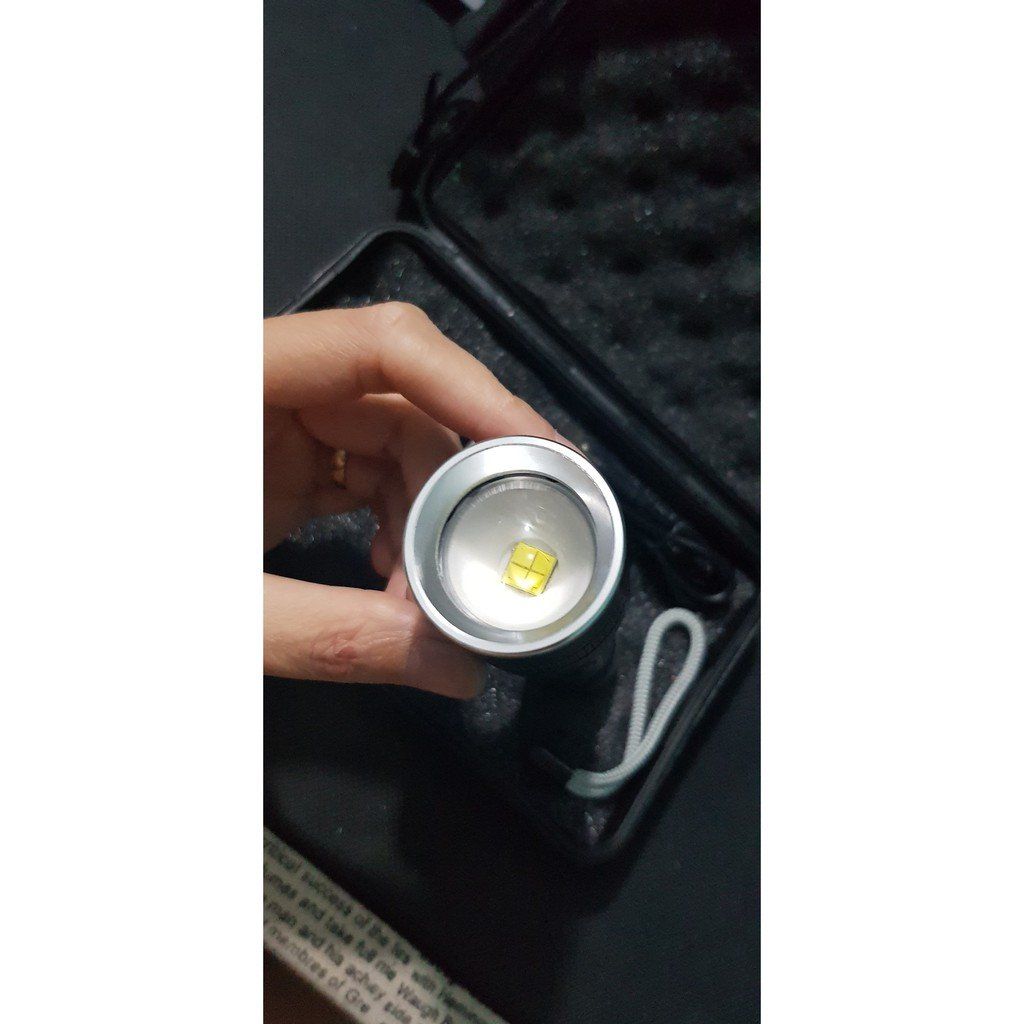 Đèn pin cầm tay P50 pin 18650 có zoom