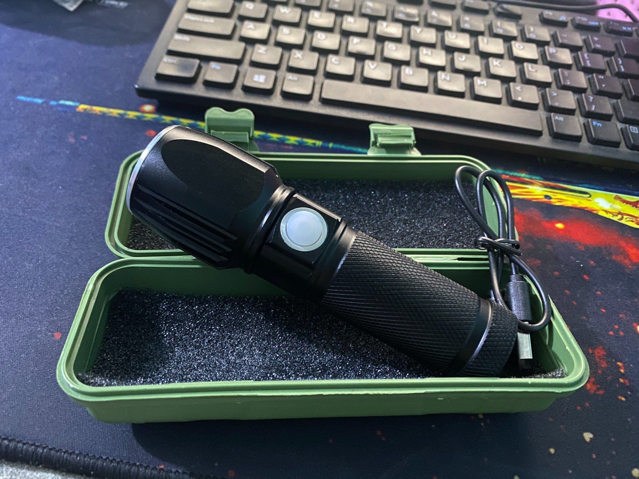 Đèn pin cầm tay P50 pin 18650 có zoom
